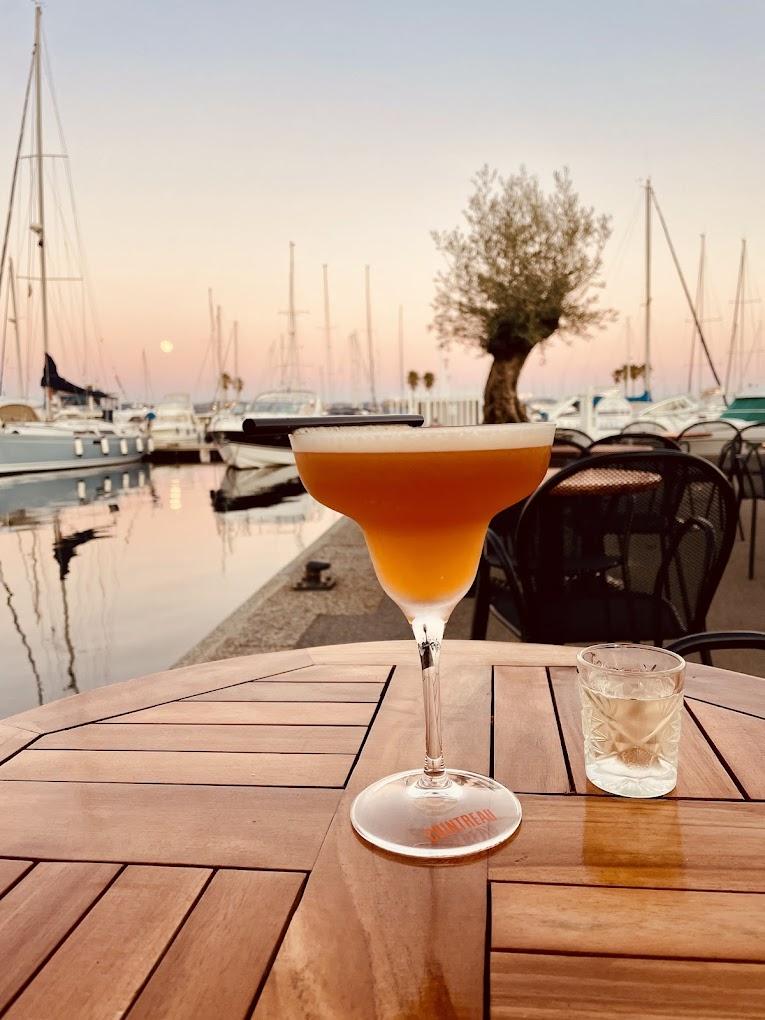 Vue sur la mer depuis la brasserie